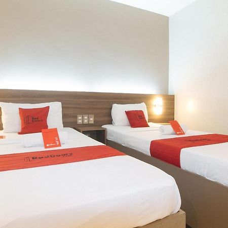 Reddoorz At V Plaza Hotel Manila Exterior photo