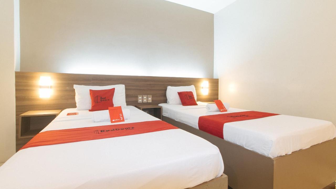 Reddoorz At V Plaza Hotel Manila Exterior photo