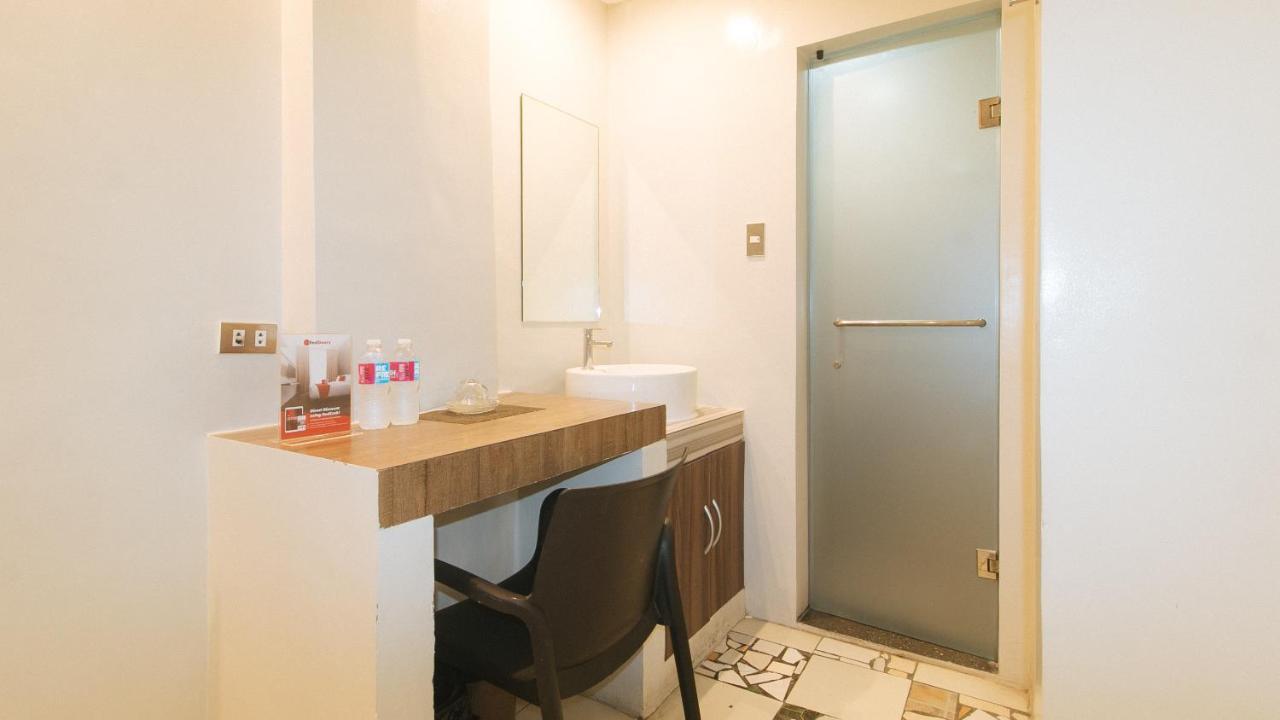 Reddoorz At V Plaza Hotel Manila Exterior photo