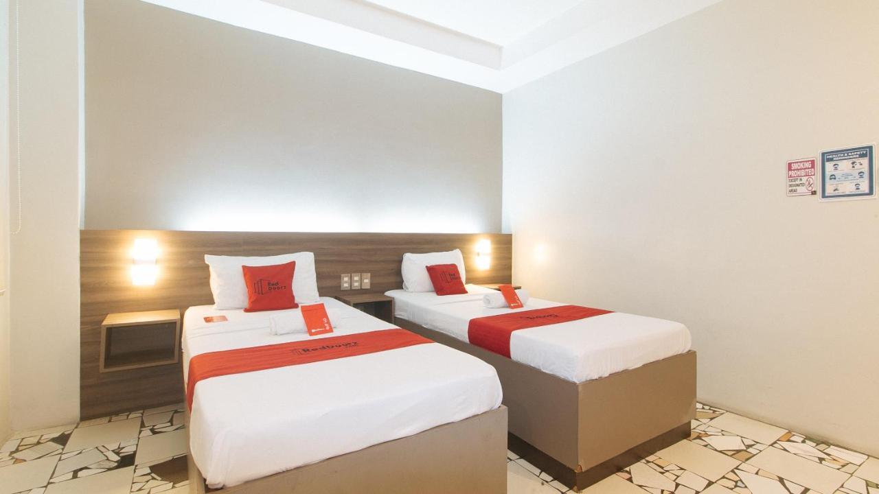 Reddoorz At V Plaza Hotel Manila Exterior photo